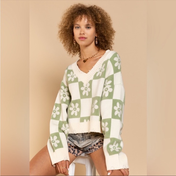 POL Green Daisy Flower Beaded Distressed Sweater - Picture 4 of 7